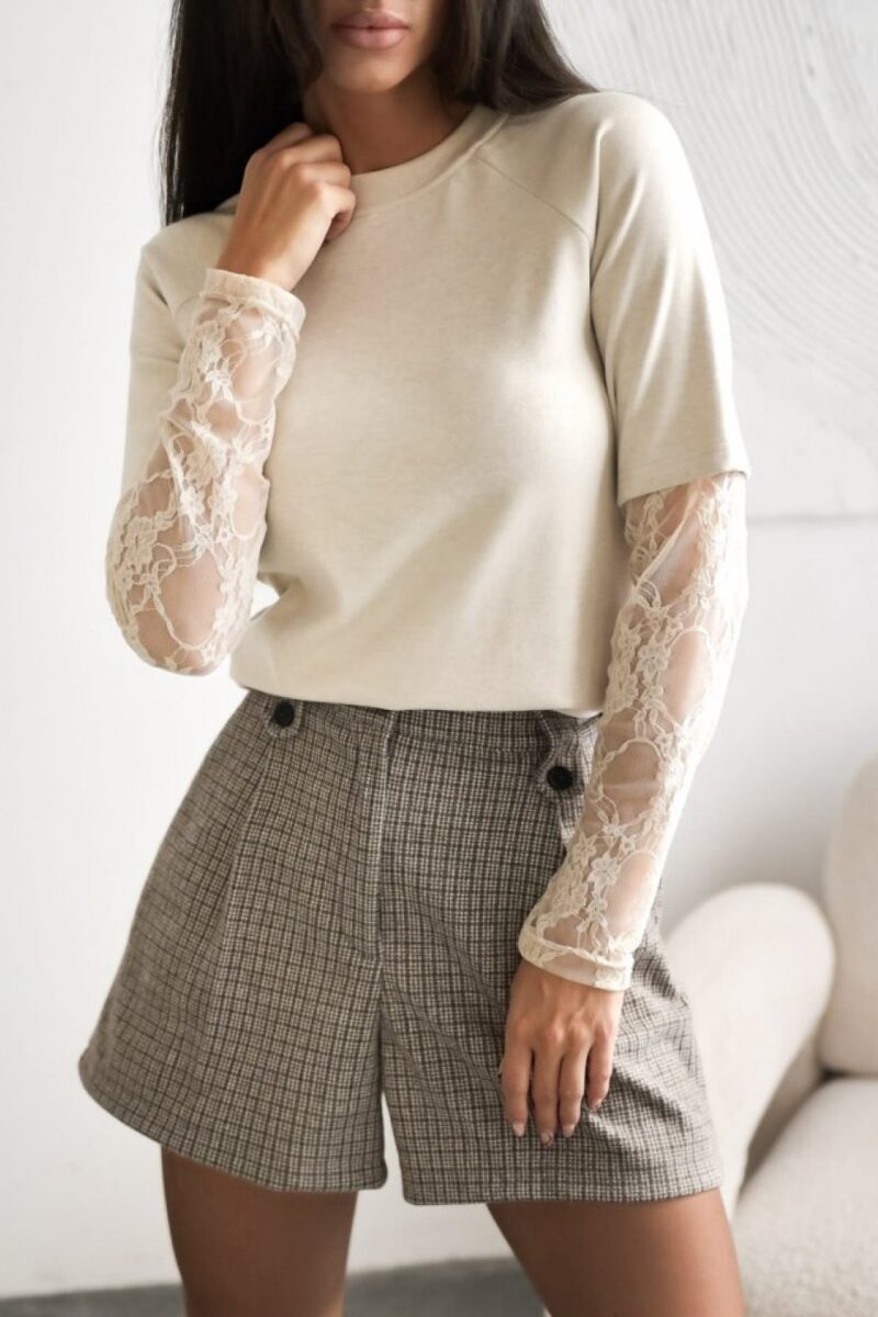 Sweterek ecru z koronkowymi rękawami VALERIA | Butik MAMIBO