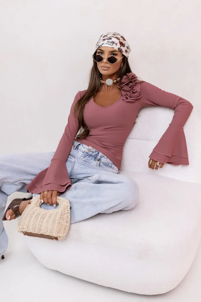 Bluzka brudny róż CHIARA Bluzka brudny róż z różami CHIARA | Butik MAMIBO