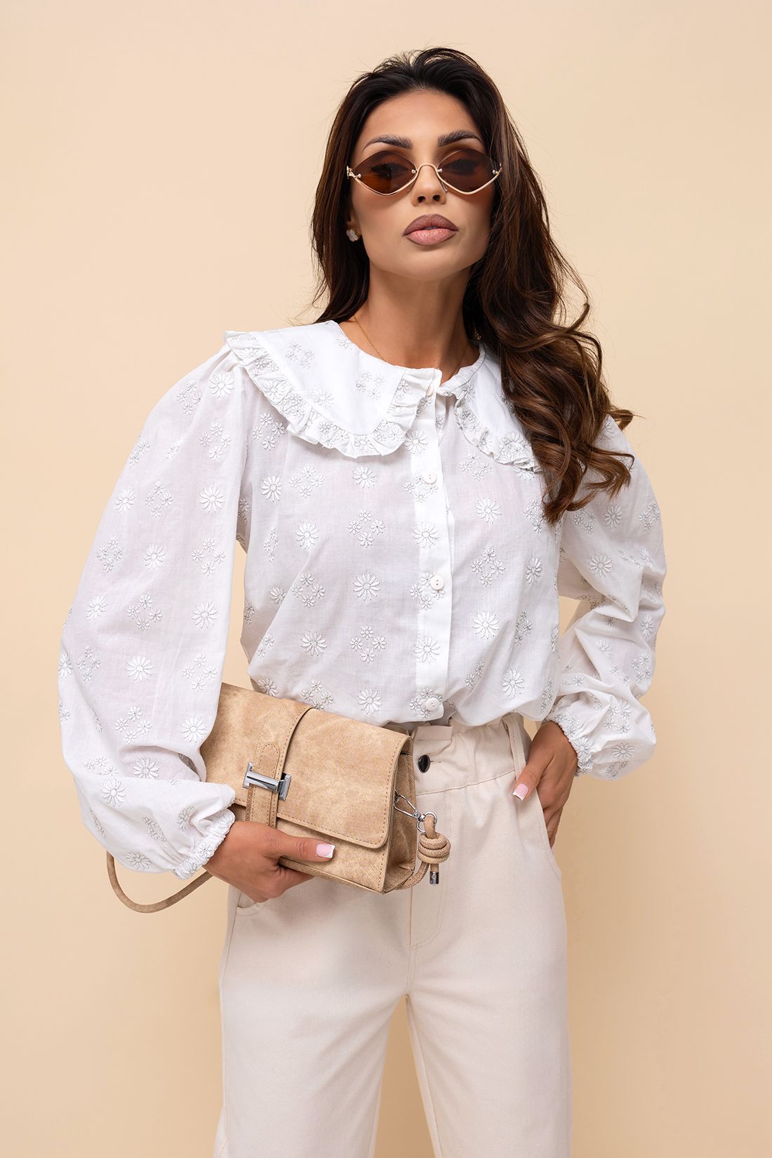 Koszula biała z haftem i ozdobnym kołnierzem HEIDI Koszula biała haftowana z ozdobnym modnym kołnierzykiem HEIDI | Butik MAMIBO