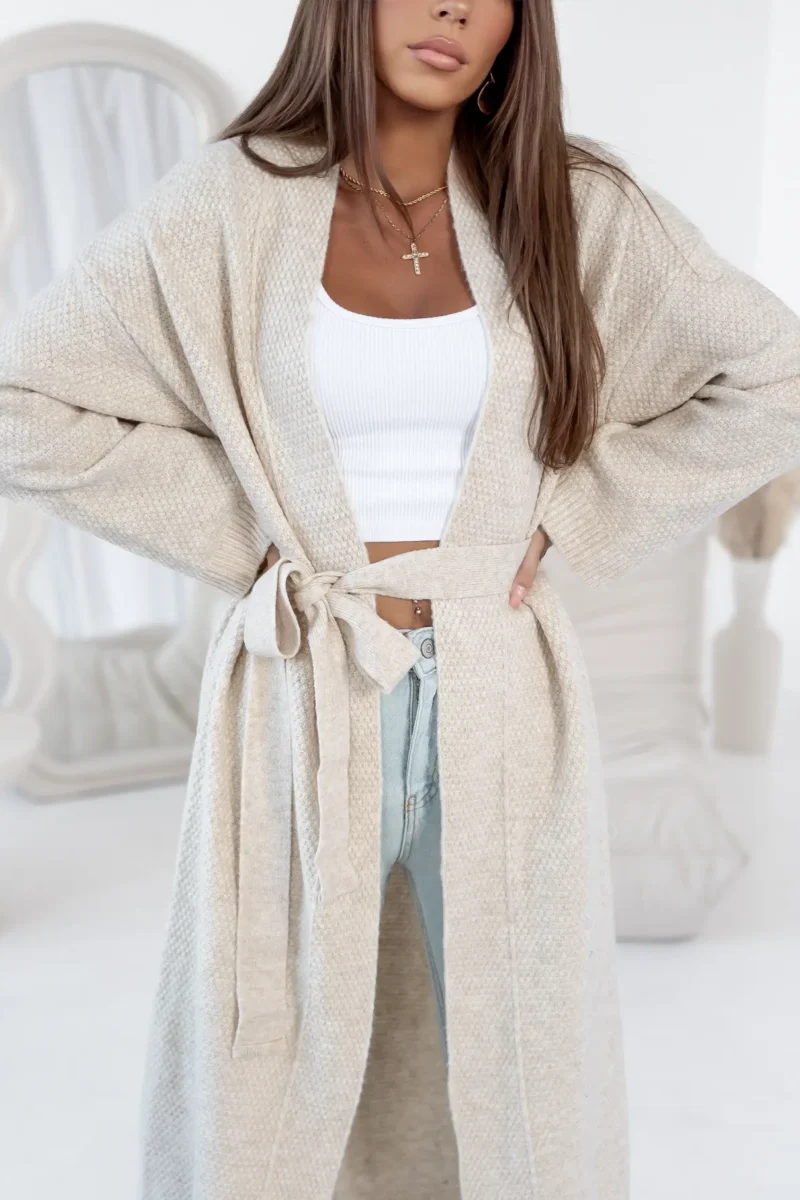 Sweterek beżowy TRIANA długi kardigan z wiązaniem w pasie | Butik MAMIBO