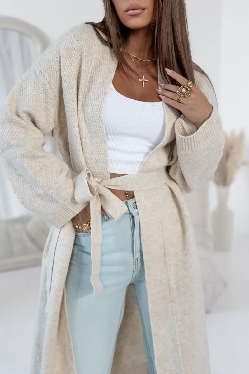 Kardigan beżowy TRIANA Sweterek beżowy TRIANA długi kardigan z wiązaniem w pasie | Butik MAMIBO